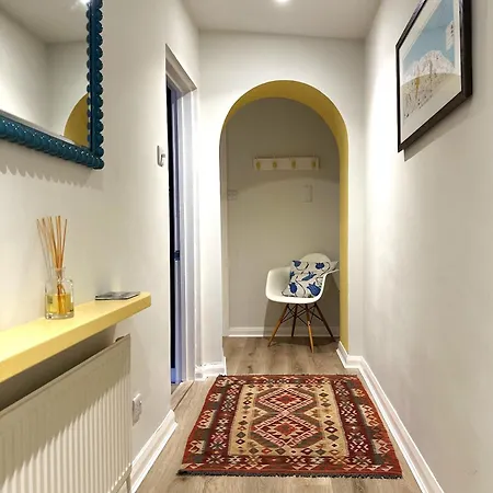 Unique Clifton On Historic Crescent Daire