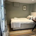 Unique Clifton On Historic Crescent Apartment *