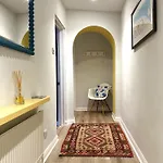 Unique Clifton On Historic Crescent Апартаменты