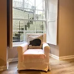 Апартаменты Unique Clifton On Historic Crescent *