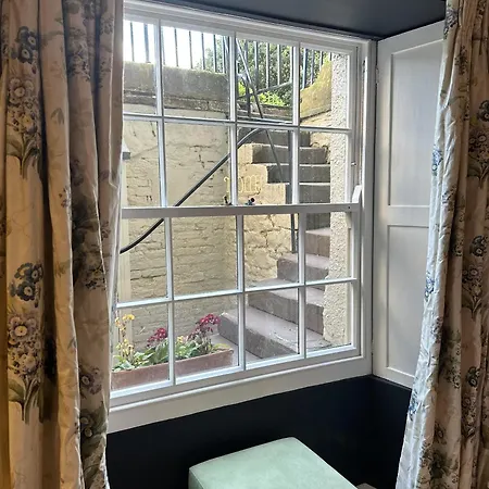 Unique Clifton On Historic Crescent *