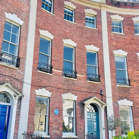 Unique Clifton On Historic Crescent Апартаменты Бристоль
