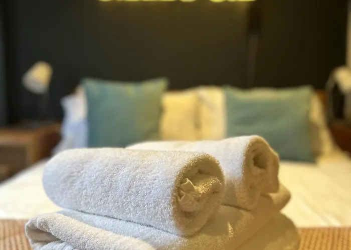 Unique Clifton On Historic Crescent Бристоль