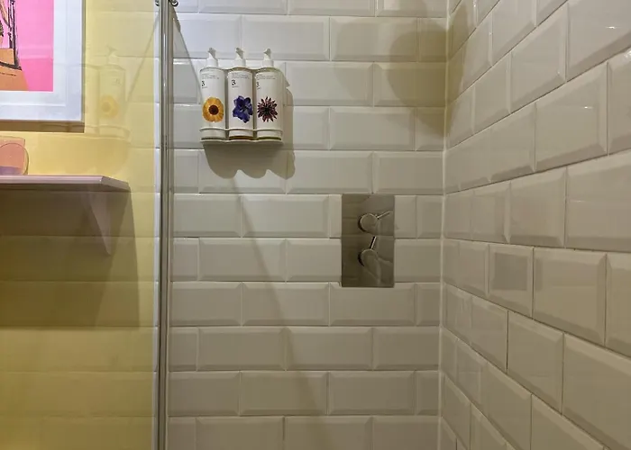 Unique Clifton On Historic Crescent Апартаменты