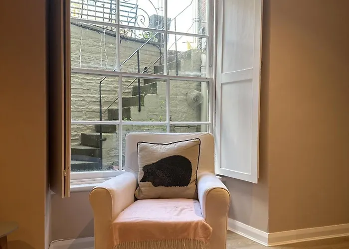 Апартаменты Unique Clifton On Historic Crescent Бристоль