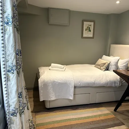 Unique Clifton On Historic Crescent Daire *